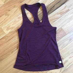 Vuori Lux Performance Tank - size S, purple